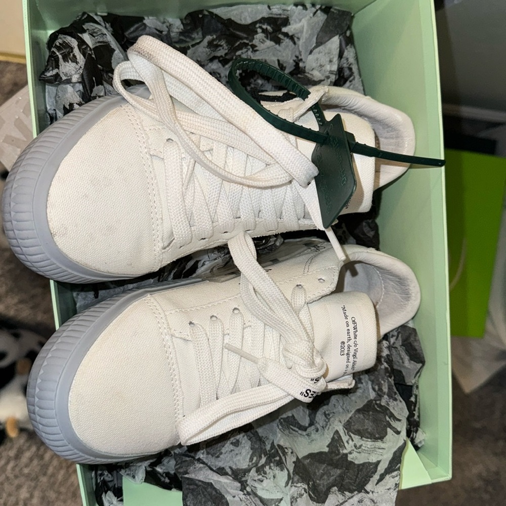 Off white shoes size 35